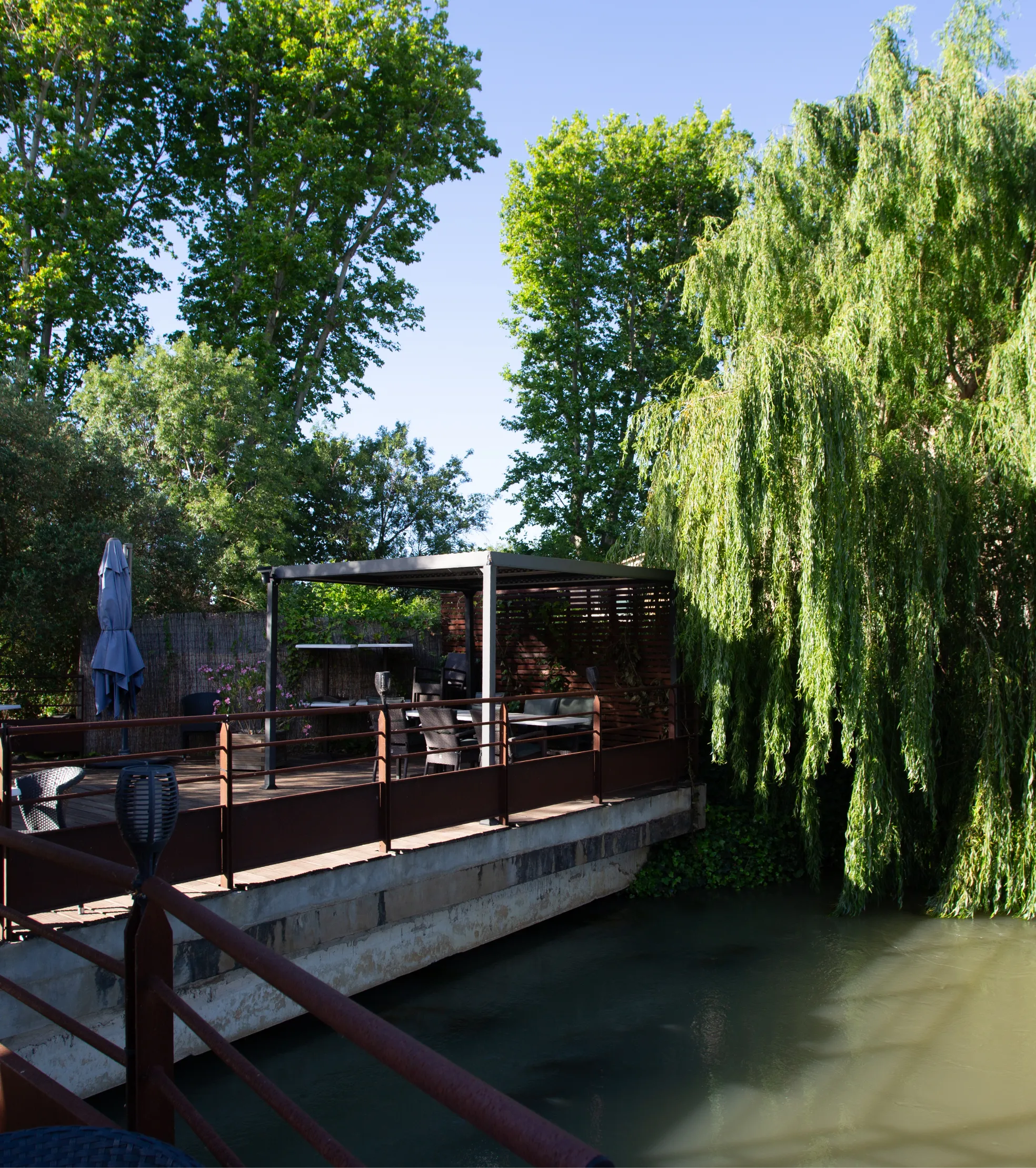Moulin du Gua - brasserie à Narbonne certifiée Maître Restaurateur avec grande terrasse au bord de l’eau Moulin du Gua - brasserie à Narbonne certifiée Maître Restaurateur avec grande terrasse au bord de l’eau